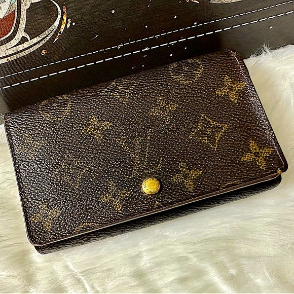 Louis Vuitton Monogram Porte Monnaie Billets TresorBifold Wallet